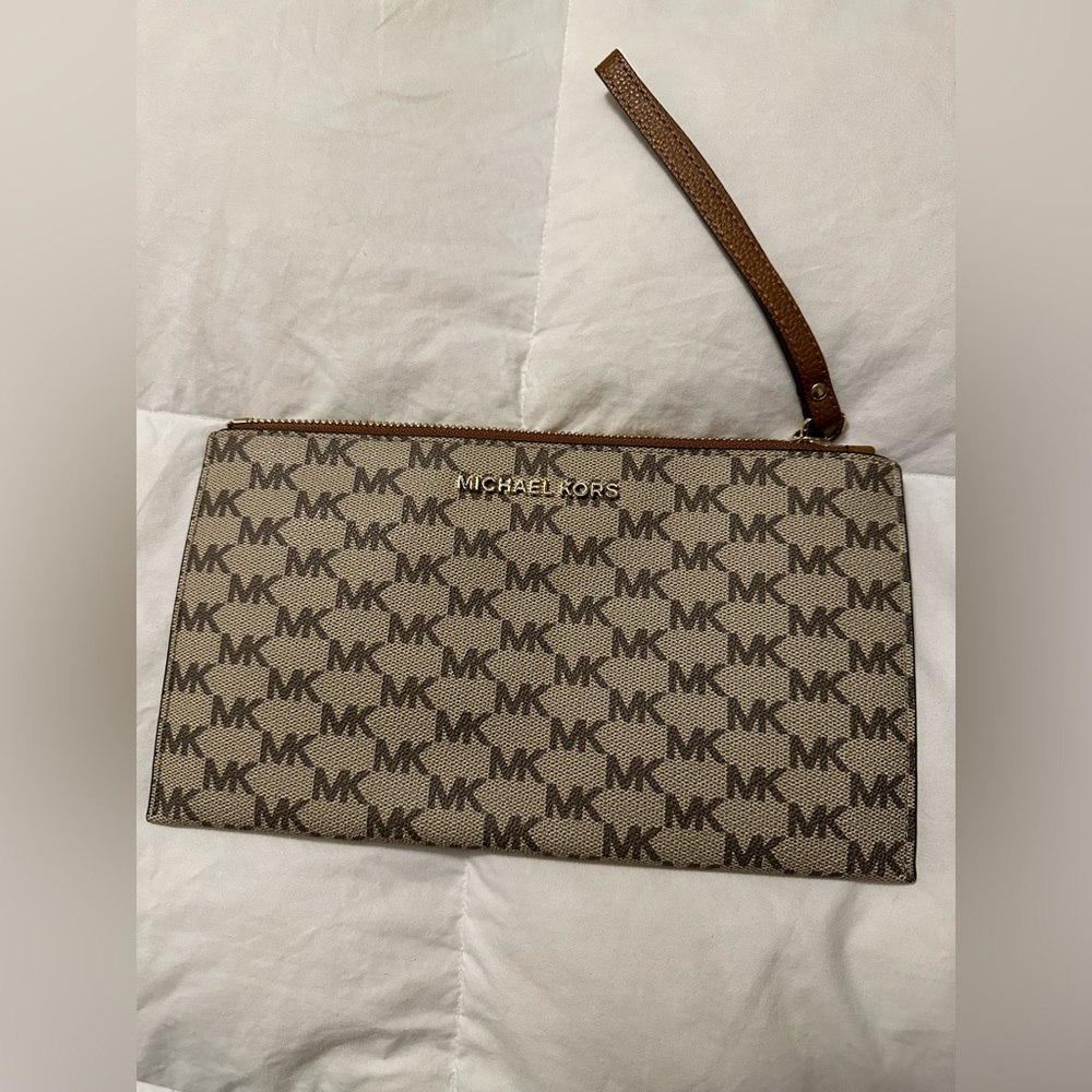 NWOT Michael Kors Large jet set wristelt single zipper